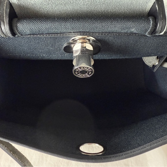 HERMÈS Herbag Zip 31 bag in Black - Picture 12 of 17